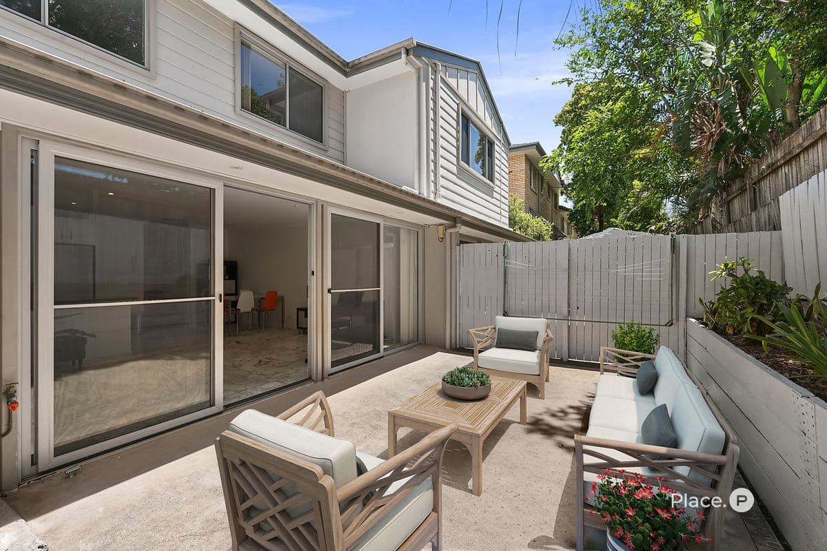 3/20 Nicklin Street